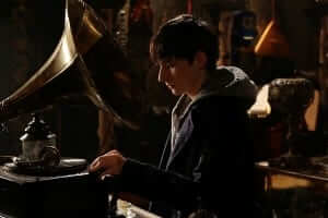 Henry finds himself alone in Storybrooke