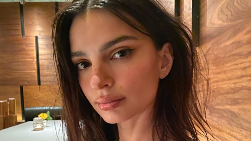 Emily Ratajkowski close up