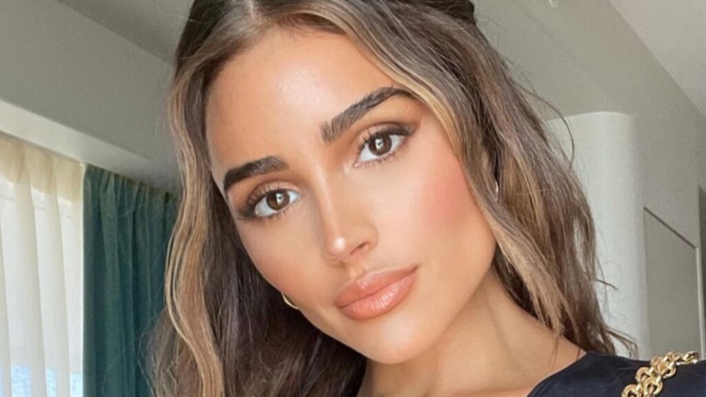 Olivia Culpo close up