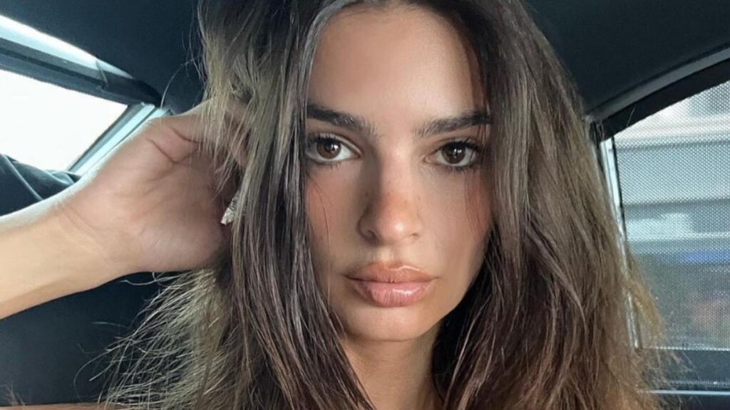 Emily Ratajkowski close up