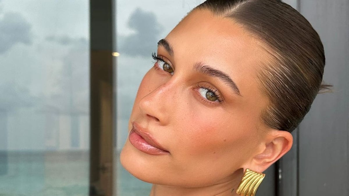 Hailey Bieber Unveils Birthday Surprise With Cheeky Underwear Looks(01)