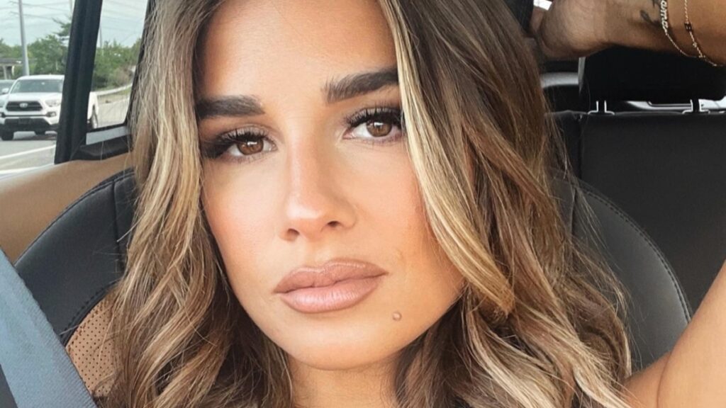 Jessie James Decker close up