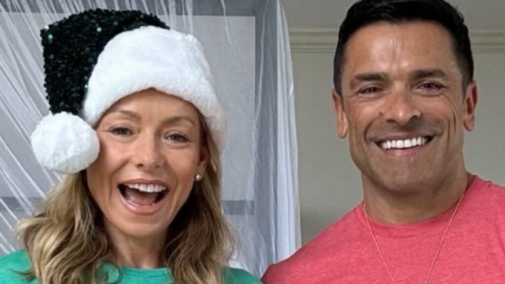 Kelly Ripa and Mark Consuelos smiling