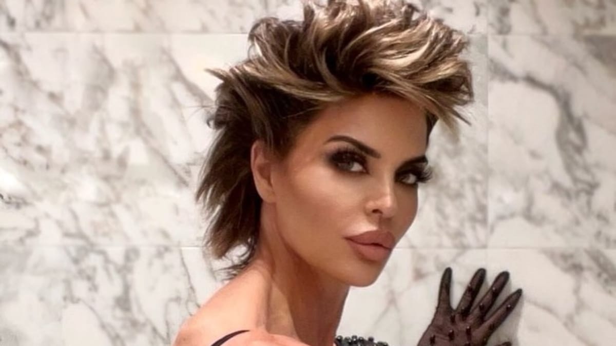 Lisa Rinna Crowned Silhouette Queen Following Sizzling Snap