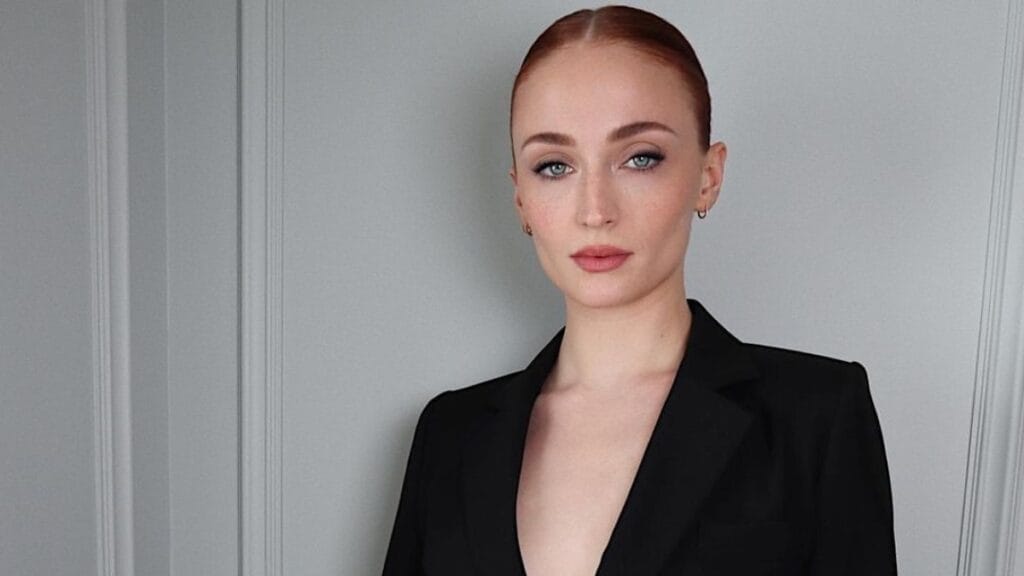 Sophie Turner posing in black outfit for Instagram