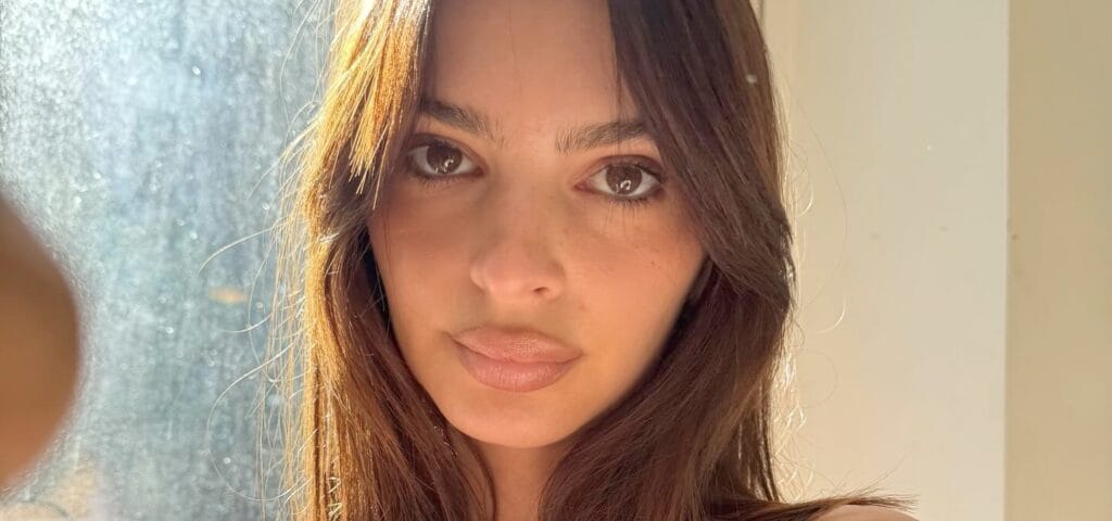 Emily Ratajkowski close up