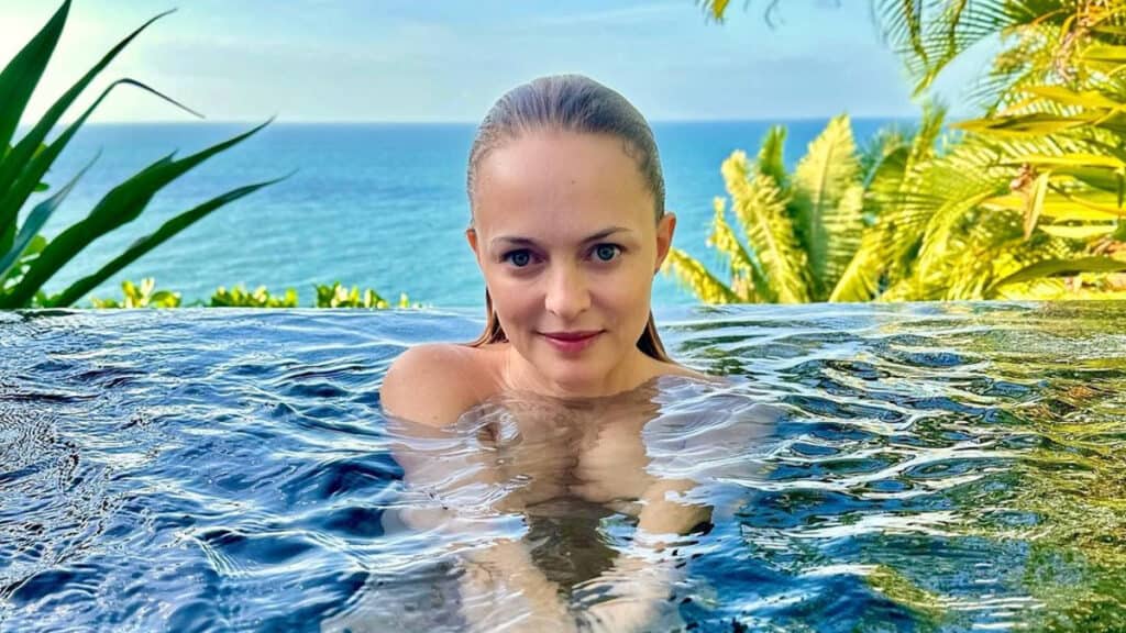 Heather Graham in bikini, Heather Graham in Mexico