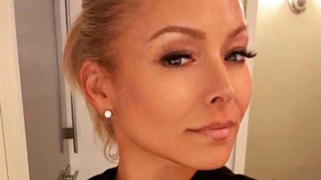 Kelly Ripa close up