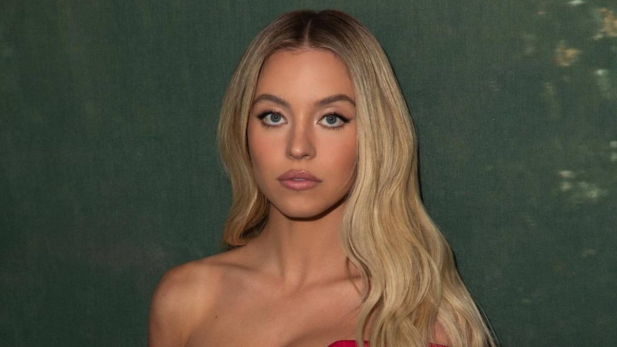 Sydney Sweeney Flexible in Busty Bikini and Denim Shorts Told She’s ‘Overrated’