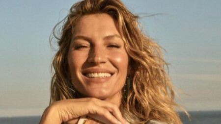 Gisele Bündchen posts selfie on Instagram