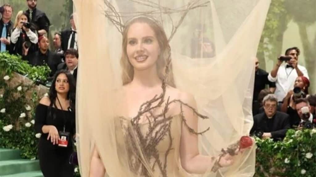 Lana Del Rey Met Gala