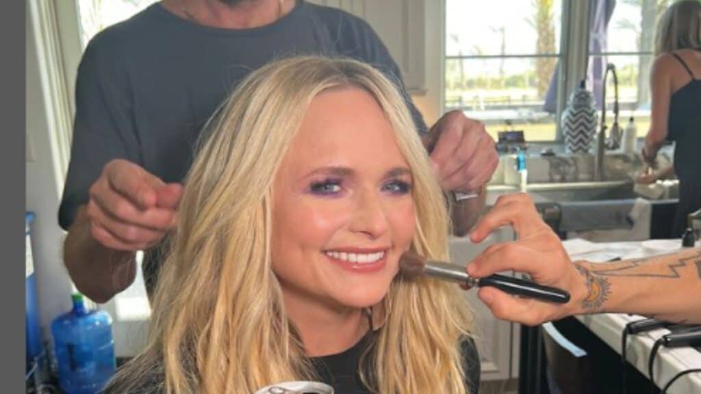 Miranda Lambert smiles for the cameras