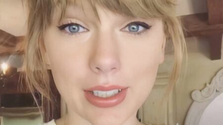 Taylor Swift close up