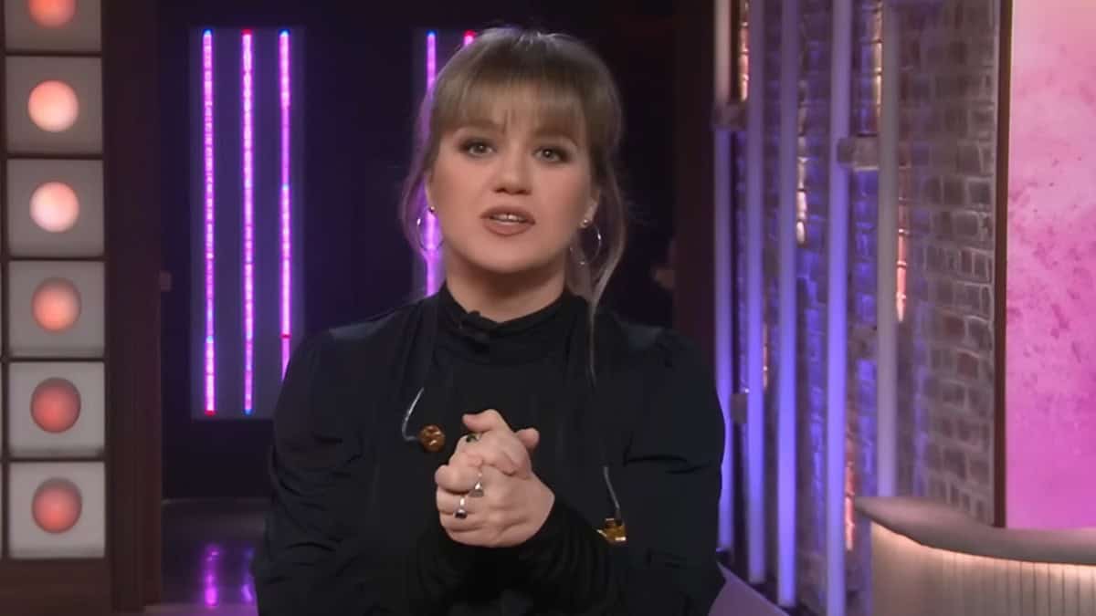 Kelly Clarkson Triggers Health Concerns With Frightening Behavior Amid Weight Loss