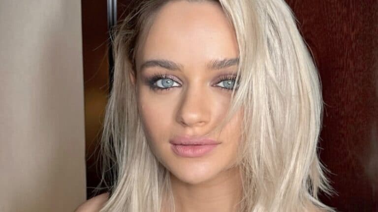 Joey King close up