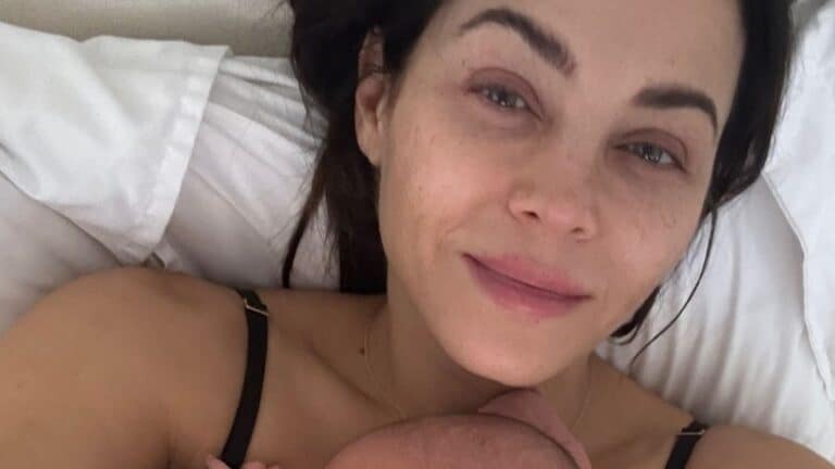 Photo of Jenna Dewan holding her new baby