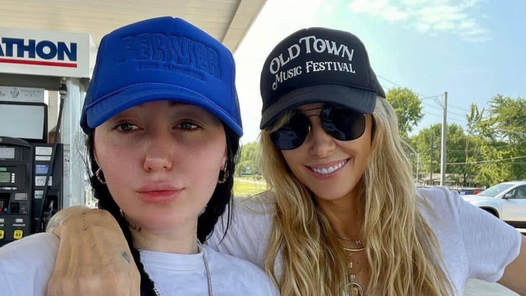 Tish & Noah Cyrus End Family Feud With First Public Sighting in Years