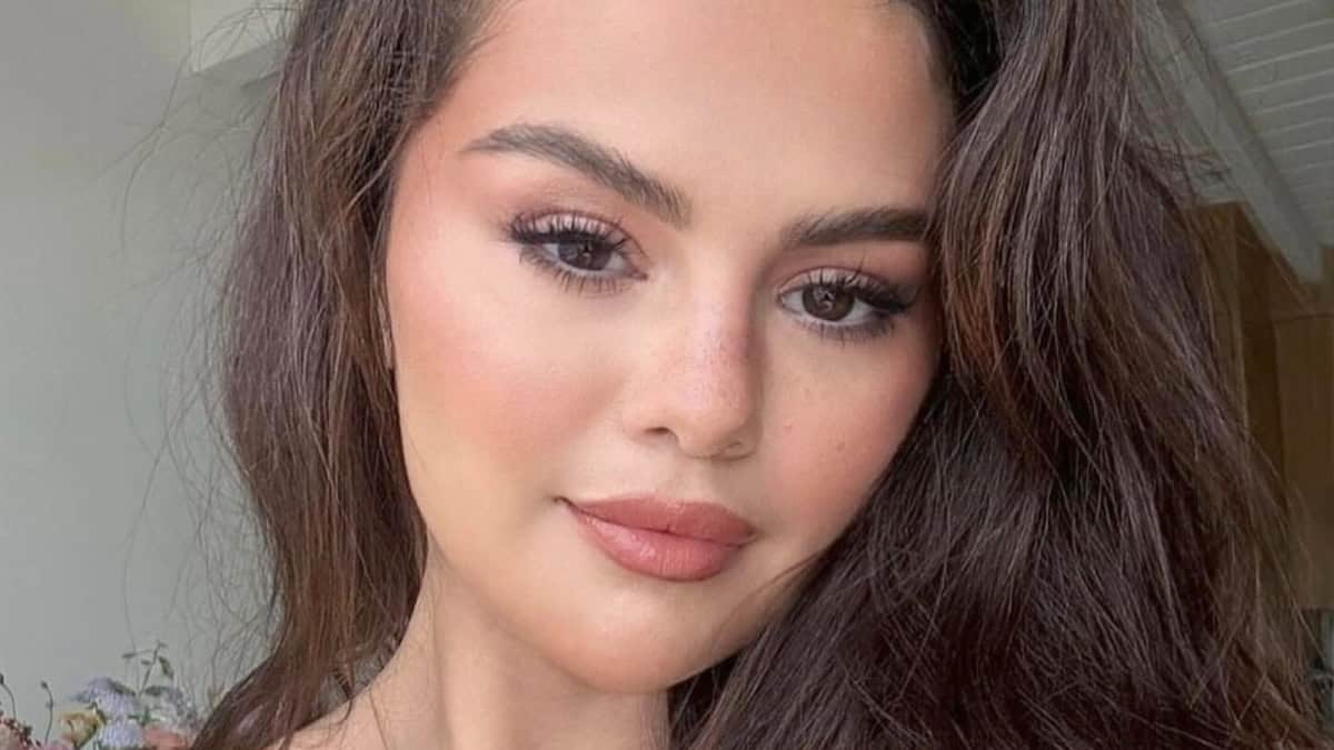 Selena Gomez In Birthday Sundress Impresses Boyfriend As &lsquo;32&rsquo;