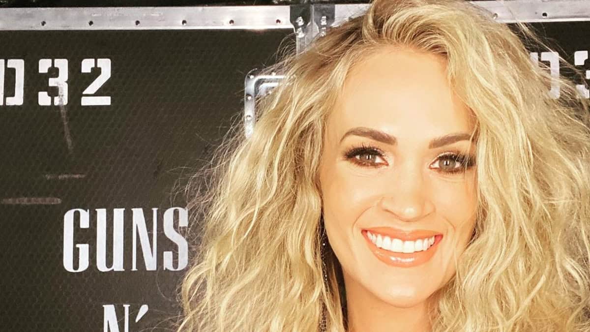 Carrie Underwood Delights With ‘Baby Bump’ In Leggy Vegas Look