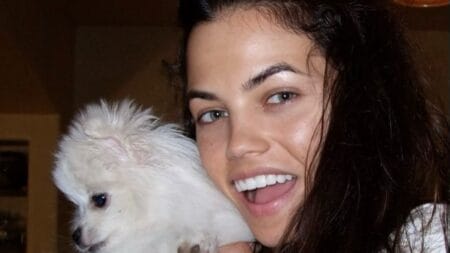 Jenna Dewan posing with her dog, Meeka