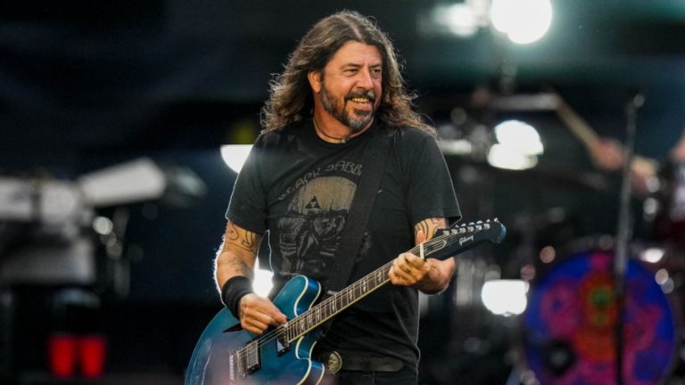 Fans Slam Dave Grohl For Not Starting His Cheating Scandal Announcement With 'I've Got Another Confession To Make'