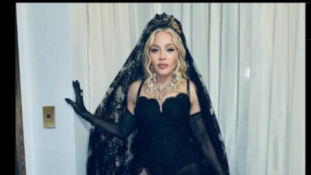 Madonna poses in D&G outfit but receives criticism