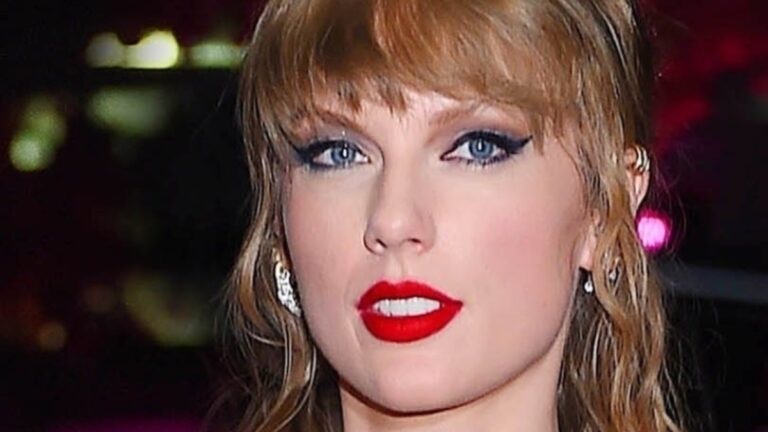 Taylor Swift close up