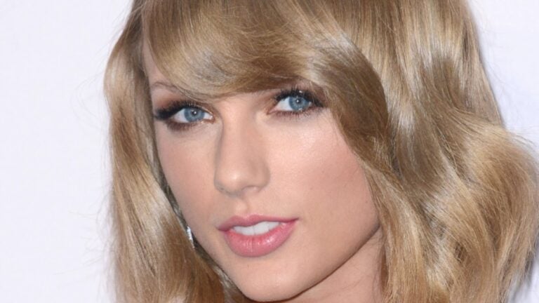 Taylor Swift close up