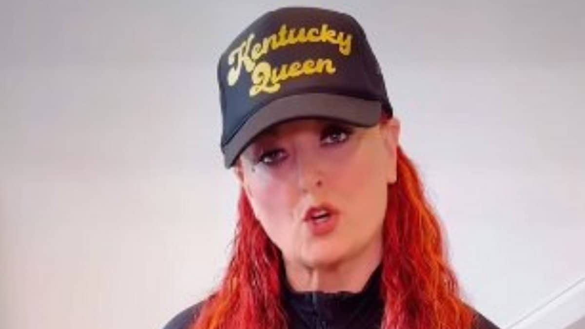 Wynonna Judd Struggles To Hold It Together, “Needs All The Help She Can Get”