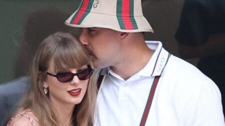 Travis Kelce kisses Taylor Swift at the US Open