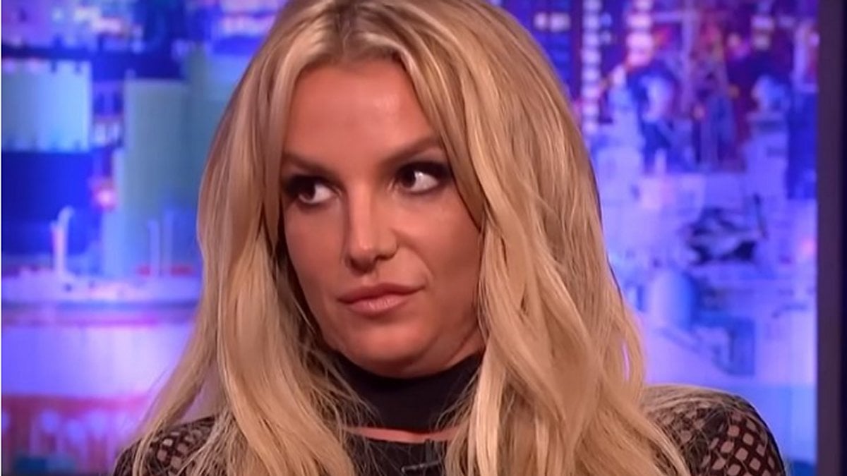 Britney Spears Bizarre Behavior Sparks Alarm: Friends Fear Singer Is ‘Living In World Of Make-Believe’