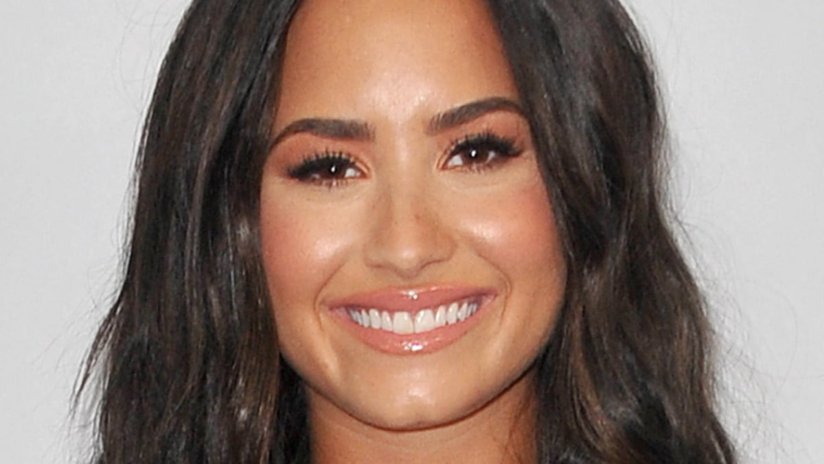 Demi Lovato ‘Lost All Her Weight’ In Plunging Dress And Heels