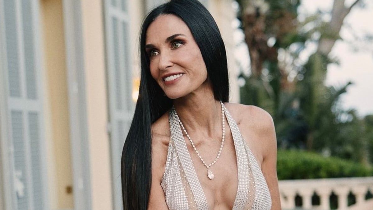 Braless Demi Moore Is ‘A Total Smoke Show’ in Daring Red Carpet Dress