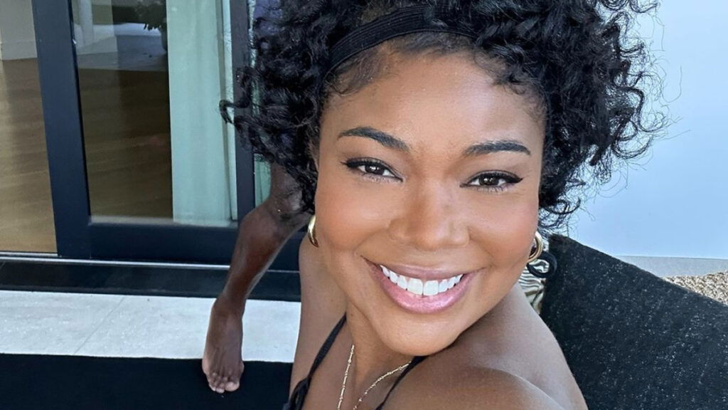 Gabrielle Union flaunts her curls in bikini.