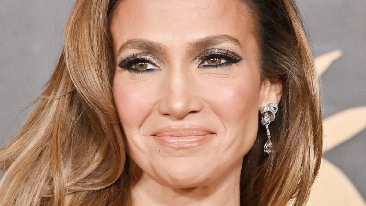 Jennifer Lopez Sunkissed In L.A. Asked Why She ‘Needs’ 24 Bathrooms