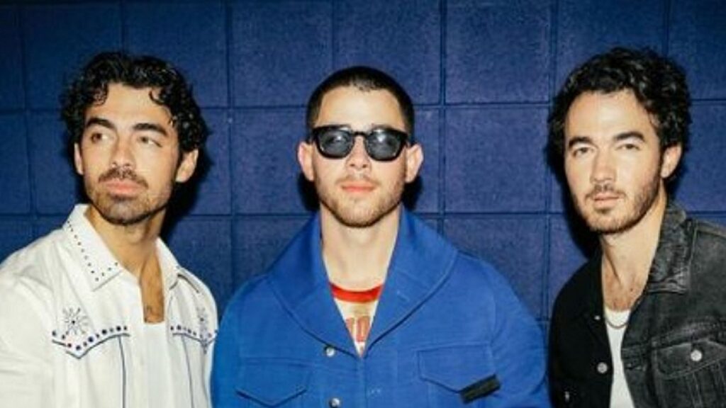 Joe Jonas - Nick Jonas - Kevin Jonas