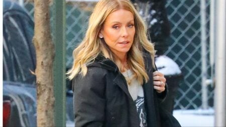 Kelly Ripa walking down the street