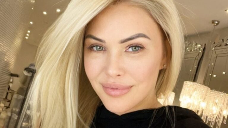 Shanna Moakler poses for a photo