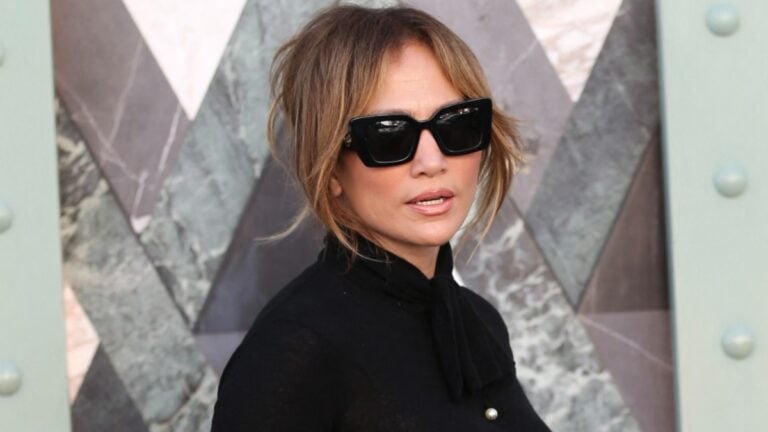 Jennifer Lopez wearing sunglasses