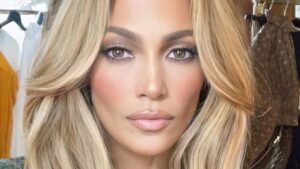 Jennifer Lopez poses close up