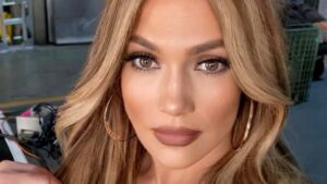 Jennifer Lopez poses close up