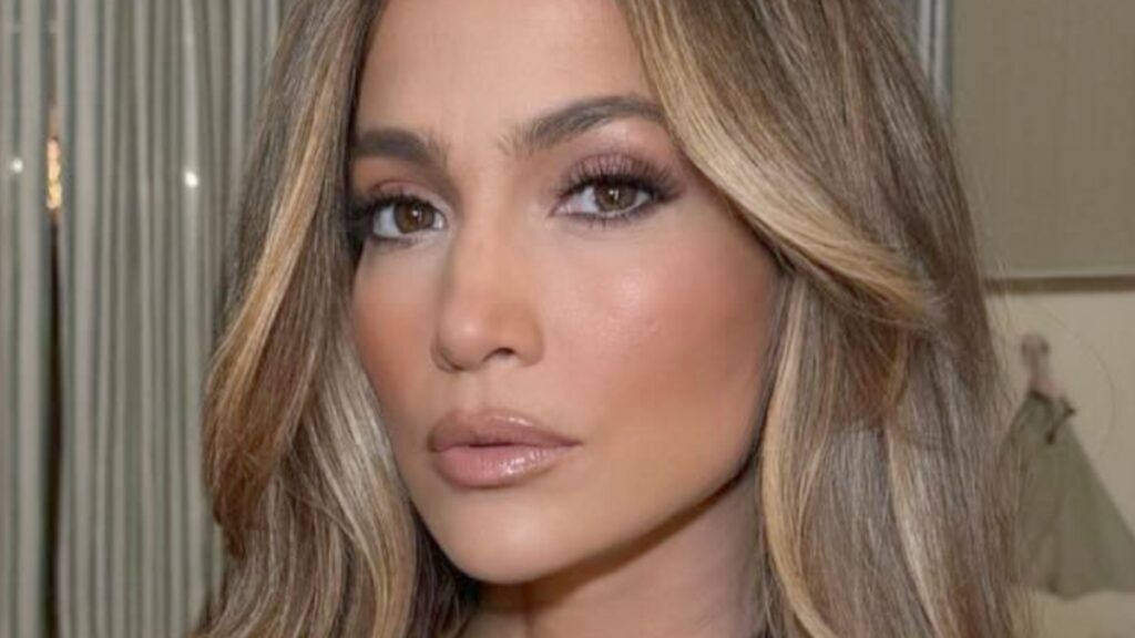 Jennifer Lopez close up