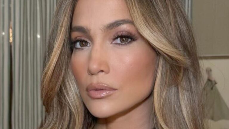 Jennifer Lopez close up