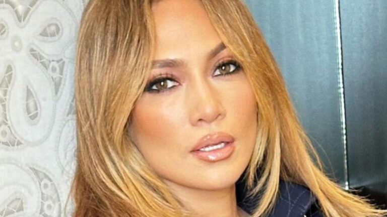 Jennifer Lopez close up