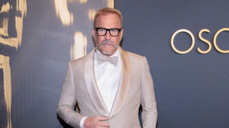 Kevin Costner arrives at the 15th Governors Awards