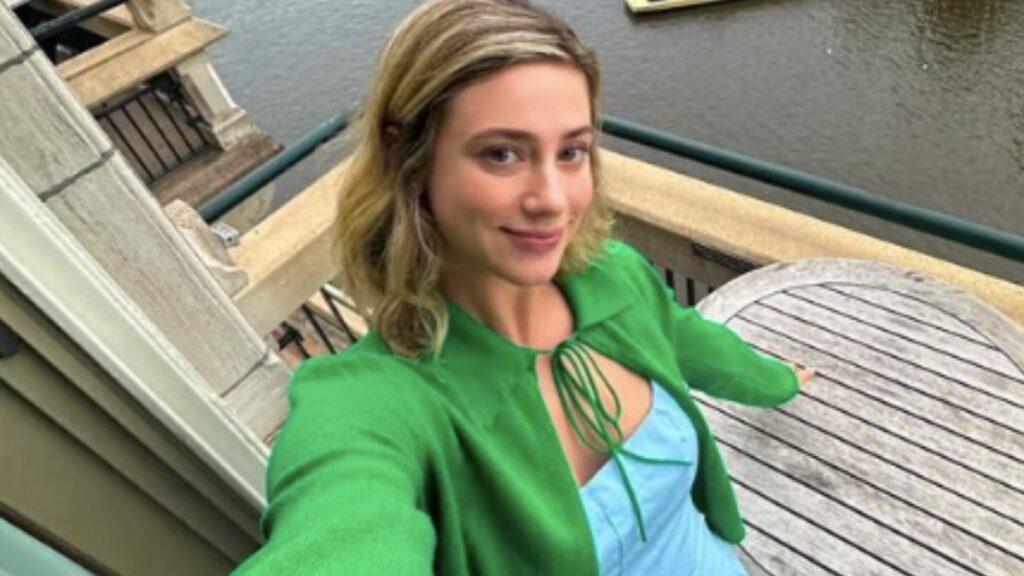 Lili Reinhart poses for a selife