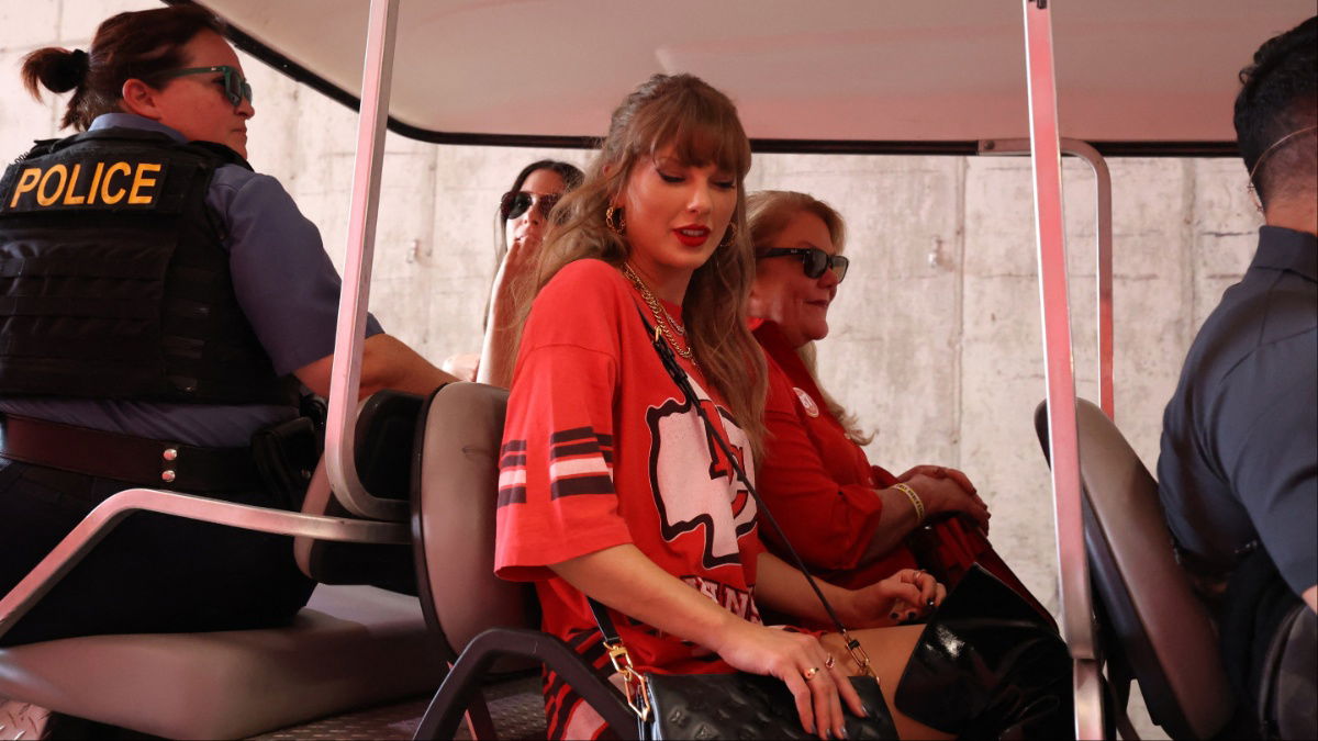 Taylor Swift Has Gained a Newfound Family Inside Chiefs Organization: ‘This Is One of My Home Girls’