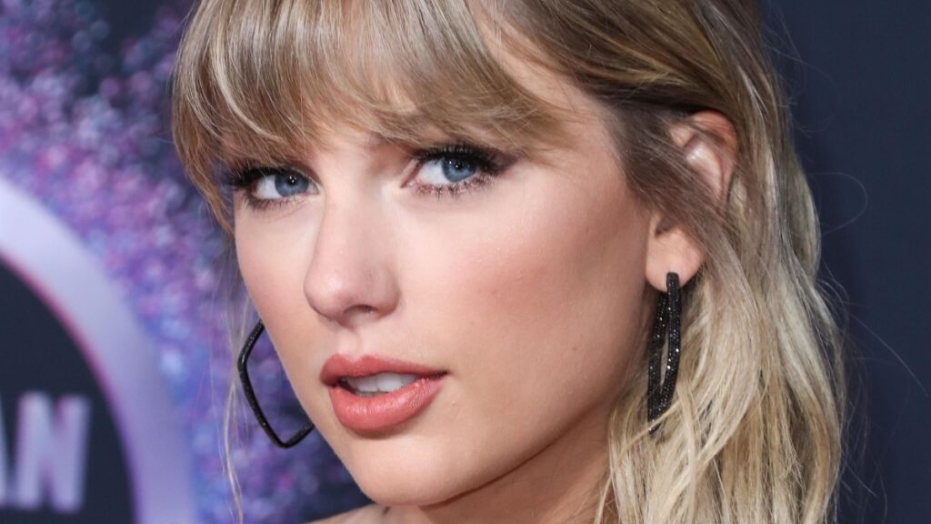 Taylor Swift close up