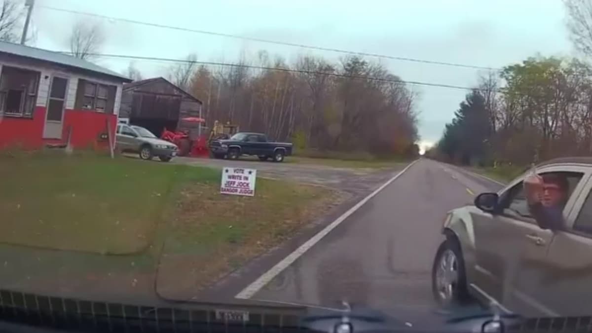 Dashcam Driver Learns Why Escalating Road Rage Is a Bad Idea: ‘Douchebag Gonna Douchebag’