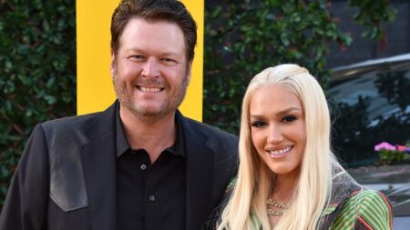 Blake Shelton and Gwen Stefani smiling